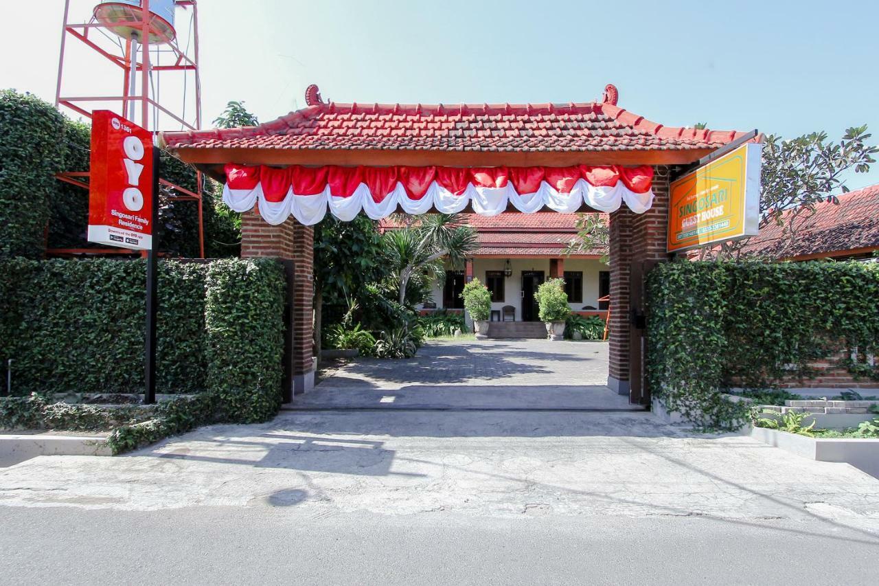 Oyo 1361 Singosari Family Residence Баньювангі Екстер'єр фото